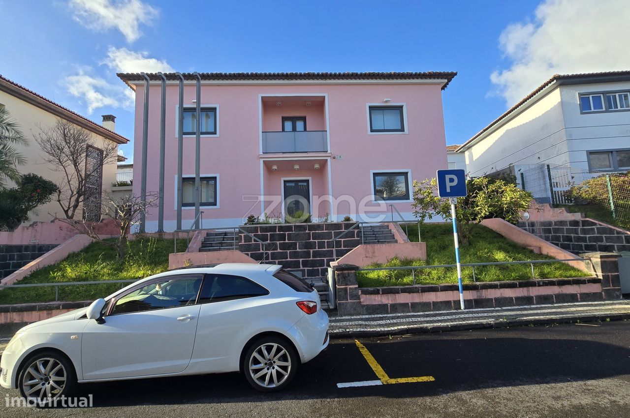 Moradia T8 - Bairro da Vitória
