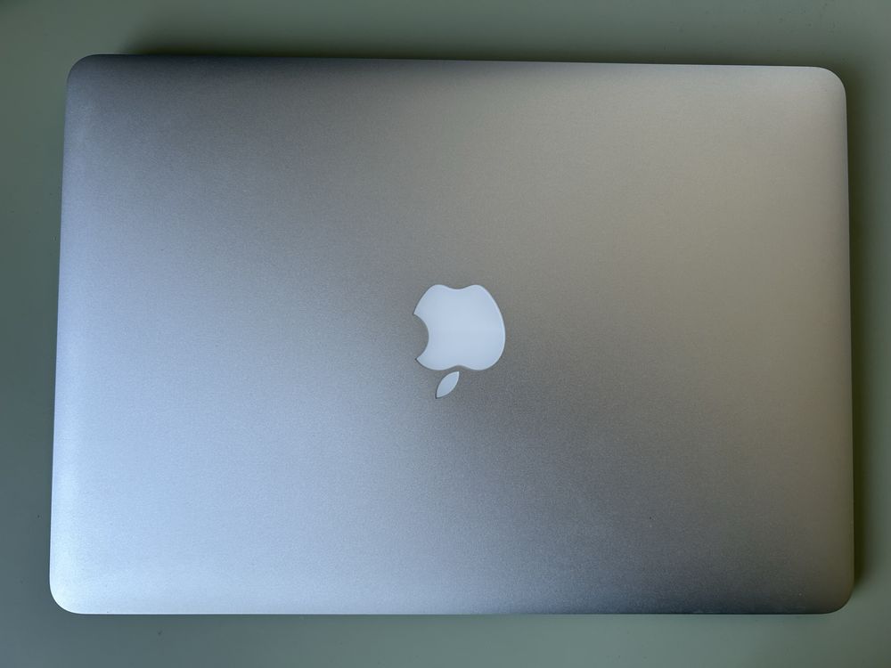 MacBooka Air 13" model A1466 w stanie idealnym