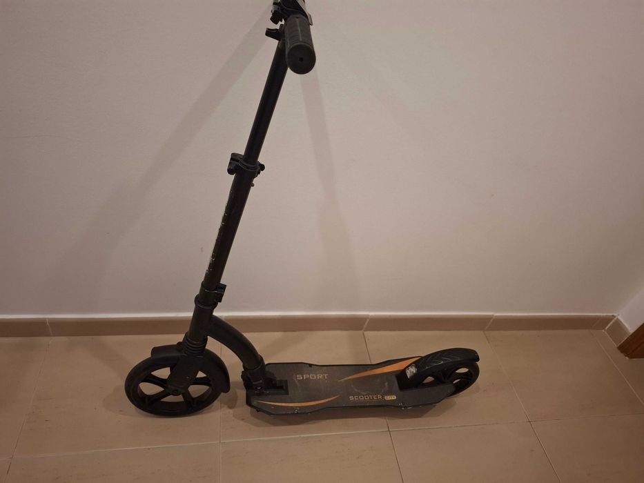 Vendo uma scooter.