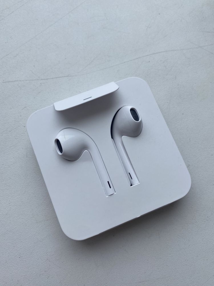 Оригінальні провідні навушники для IPhone білого кольору