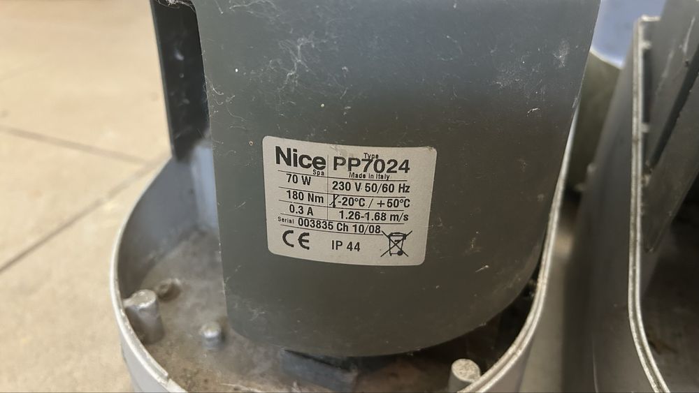 Nice silowniki do bramy PP7024
