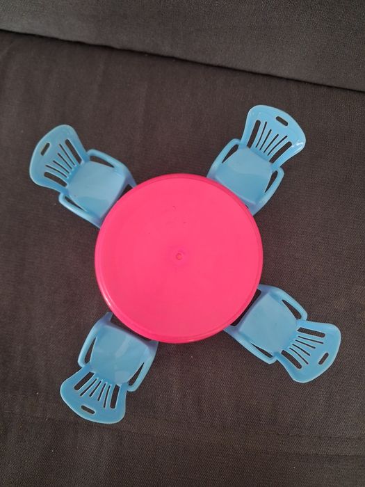 Mebelki 4 krzesła + stół