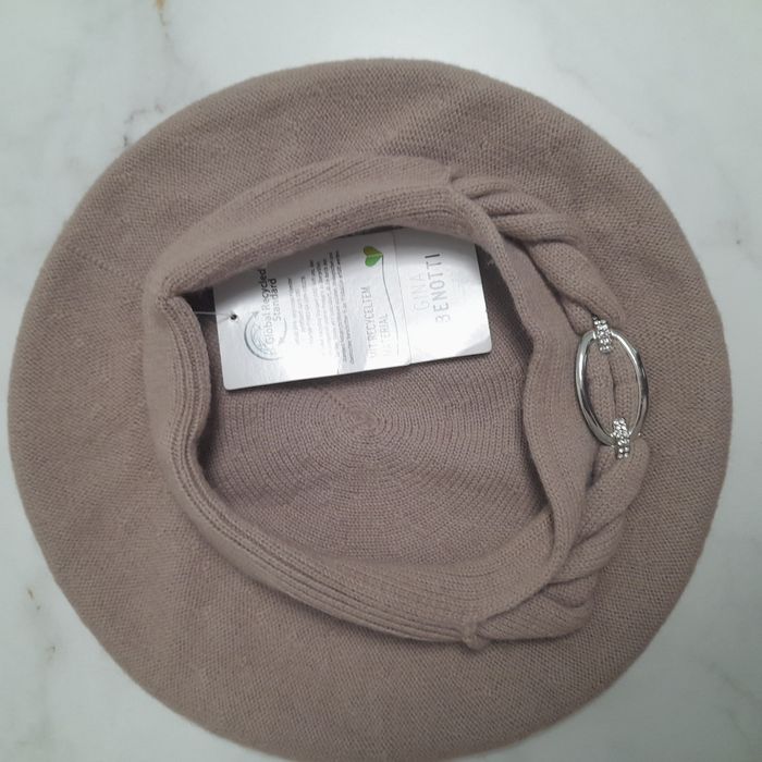 Берет жіночій вовна