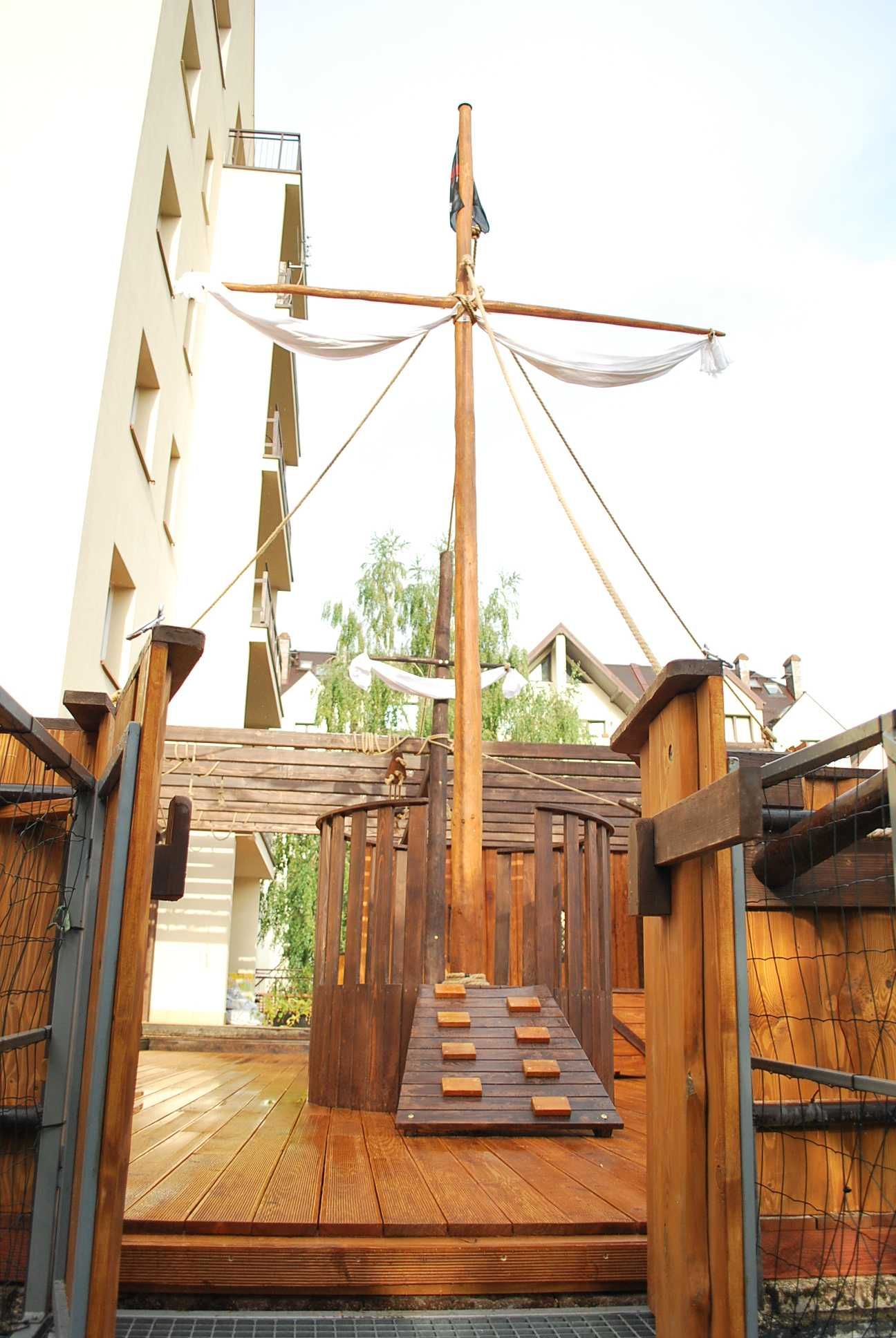 Drewniany plac zabaw PZ17 taras dla dzieci przedszkole piracki