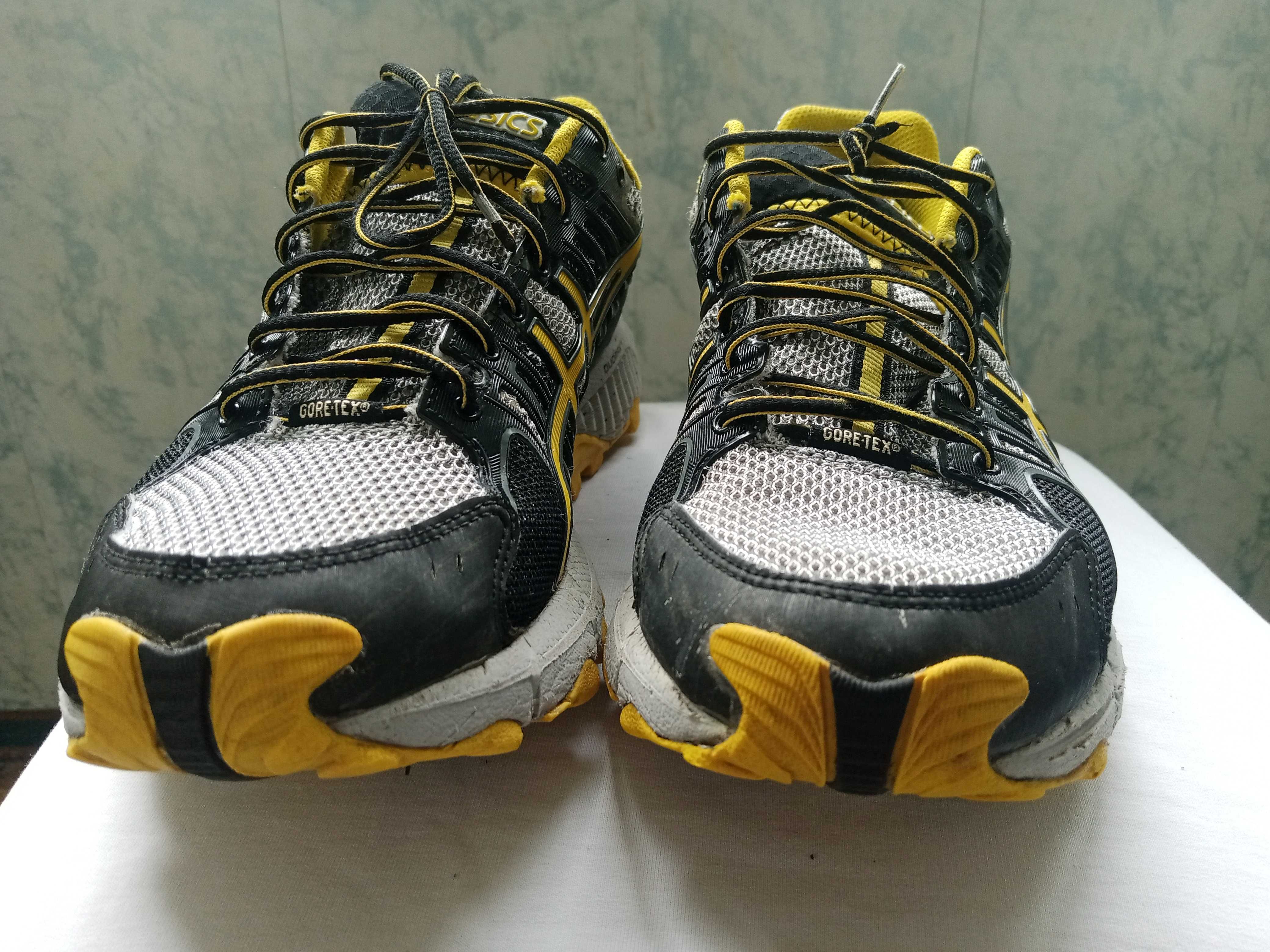 asics,кроссовки 43р.оригинал