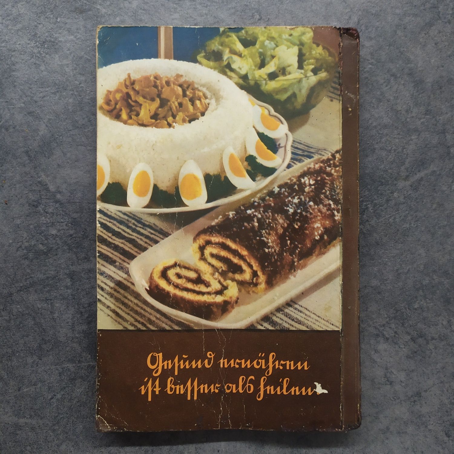 Książka kucharska w j .niemieckim z 1937 roku .
