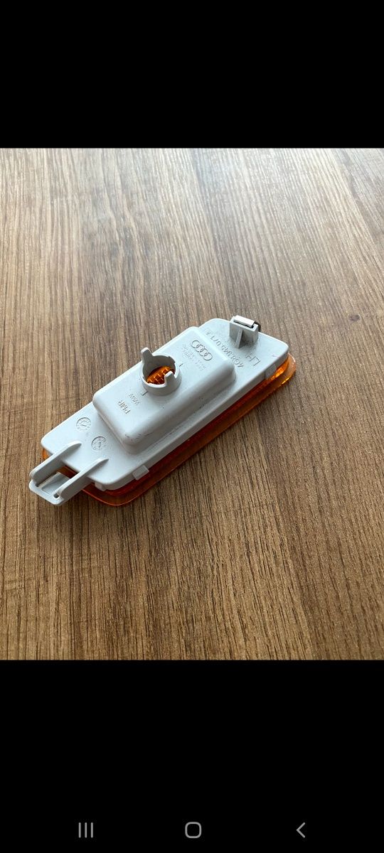 4G8945071A side marker light( габаритный фонарь в бампер)