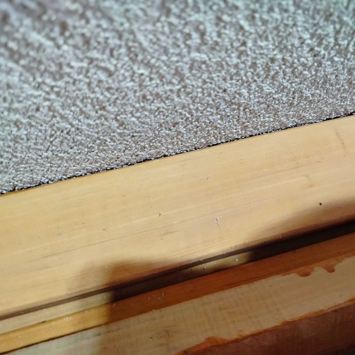 łaty i inne pozostałości z budowy wiaty