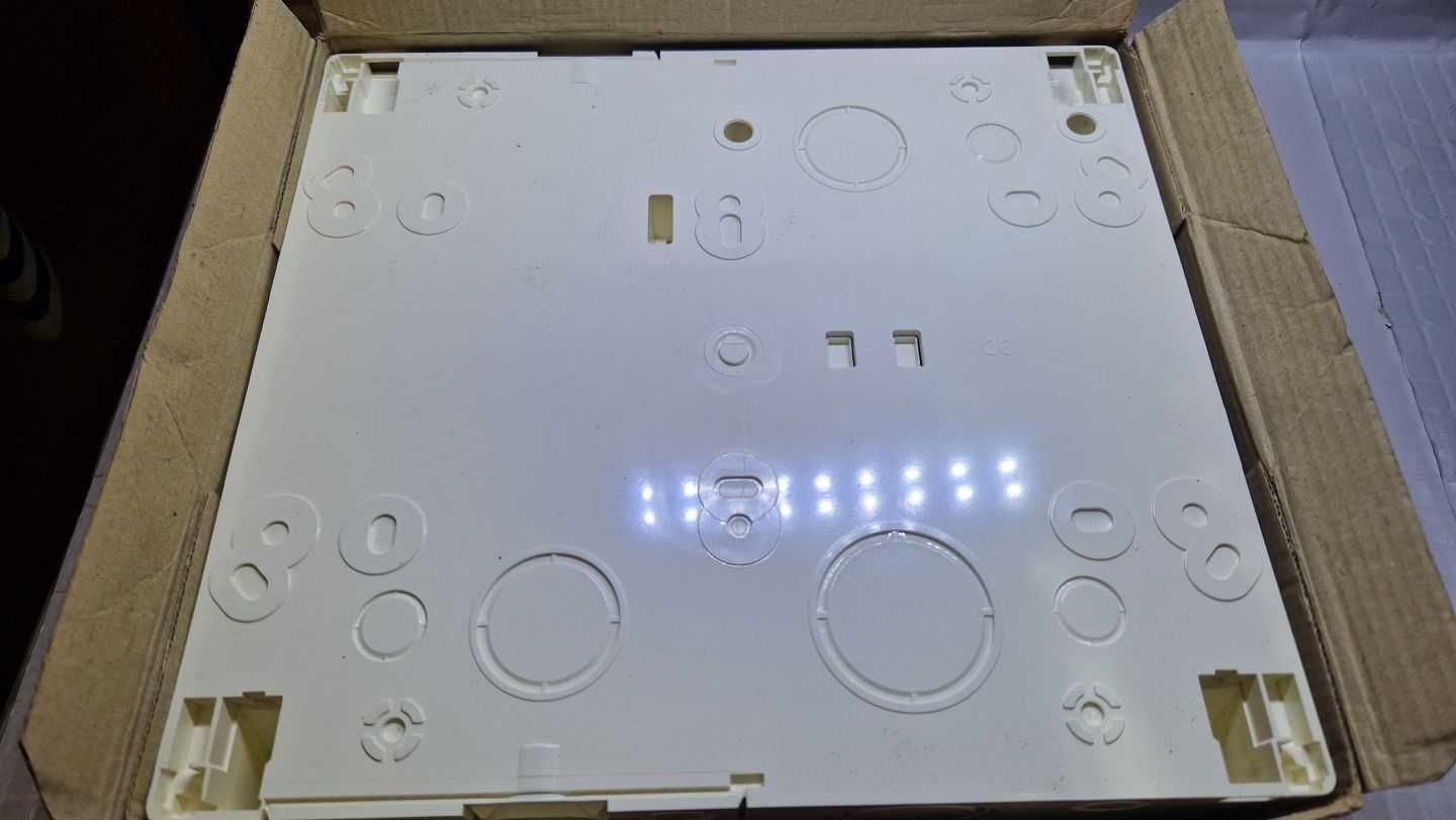 Legrand 011 82 płyta do montażu wyłącznika przyłączeniowego