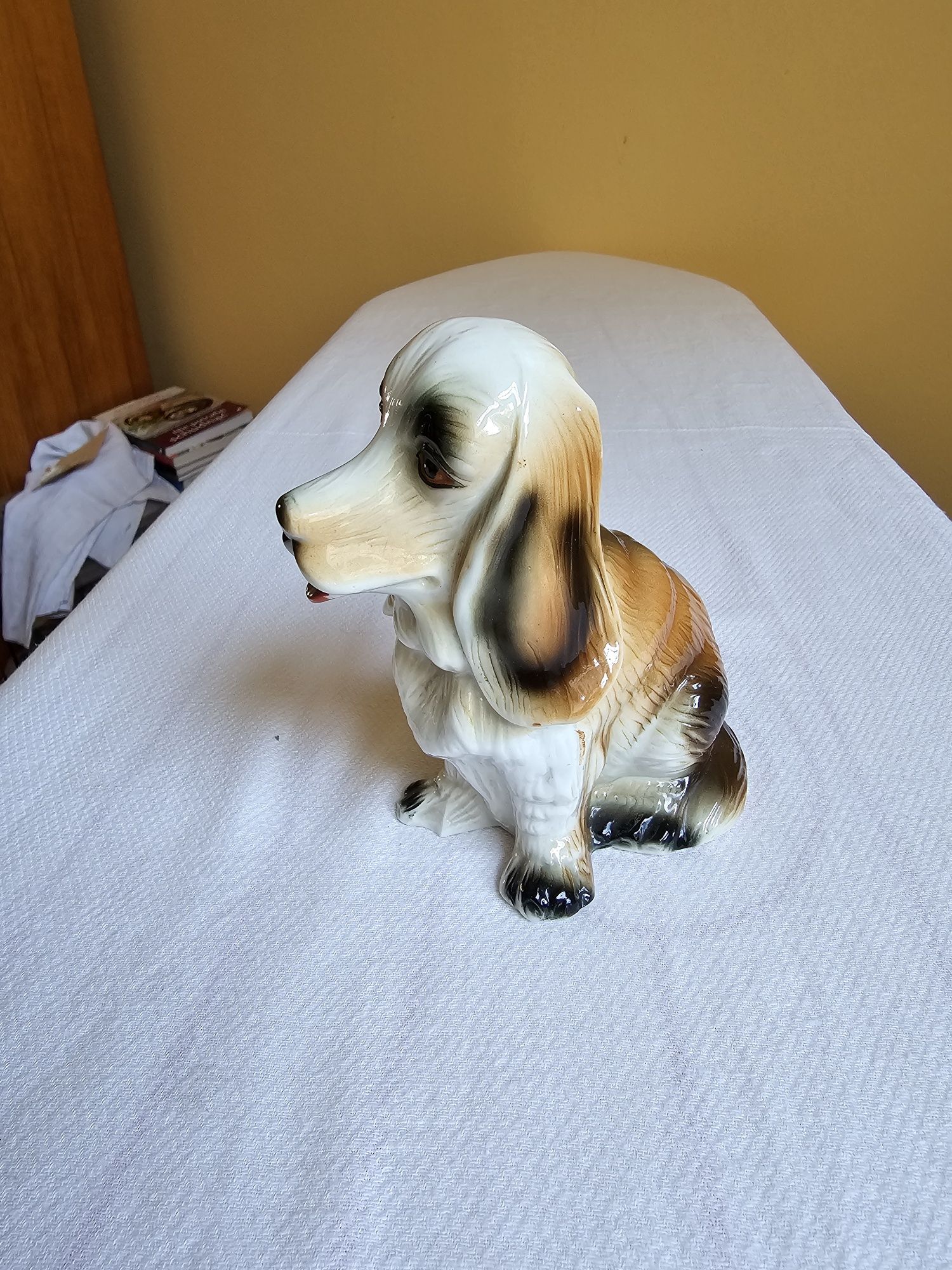 Porcelana figurka psa.