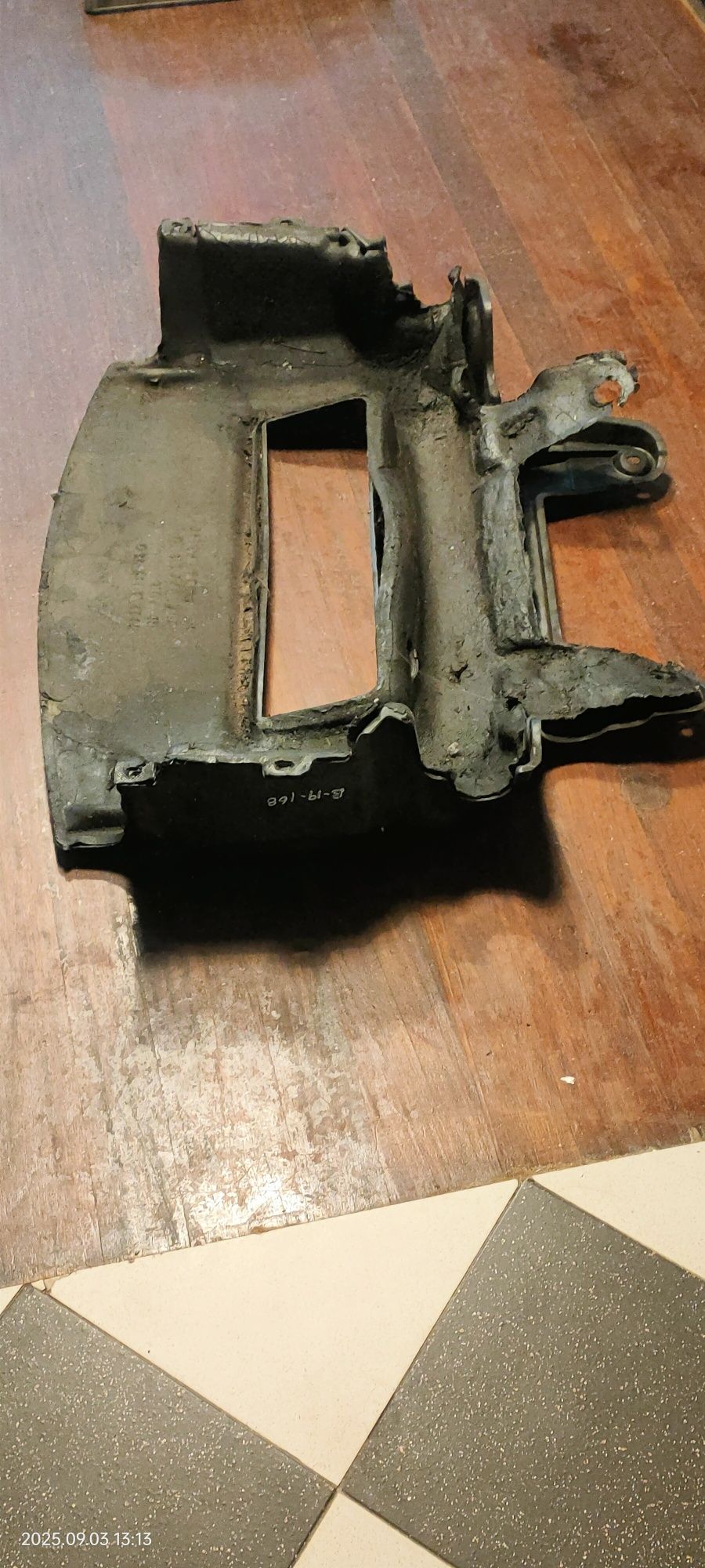 BMW E36 - Cobertura inferior do motor