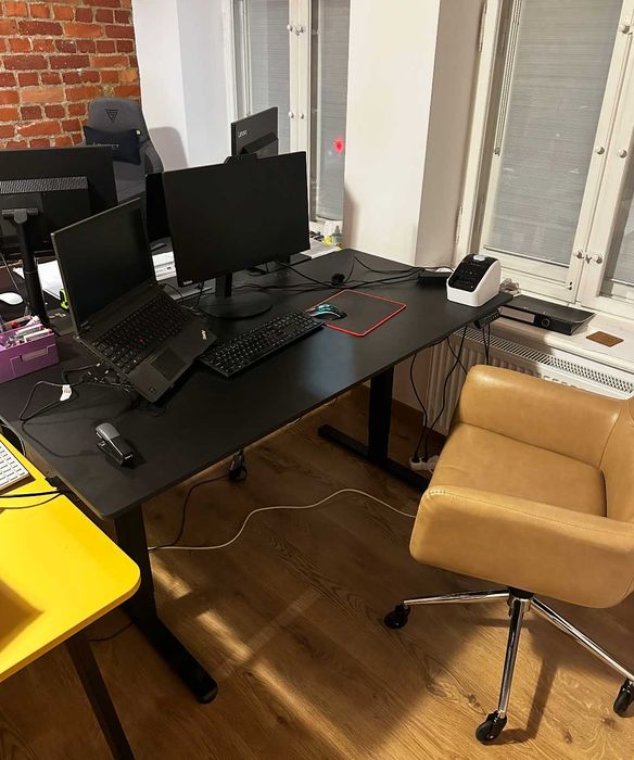 Biurko elektryczne 160 x 80 cm Czarne. Stan Idealny. Prawie Nowe.