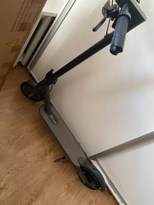 Hulajnoga Elektryczna Riceel R50  Electric Scooter PLEV