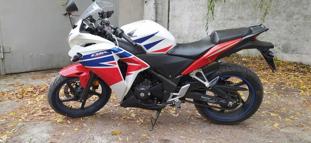 Продам мотоцикл Honda CBR250RВ