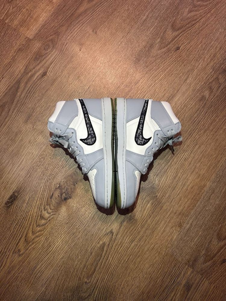 Кросівки Air Jordan 1 High OG x Dior ‚White Wolf Grey‘