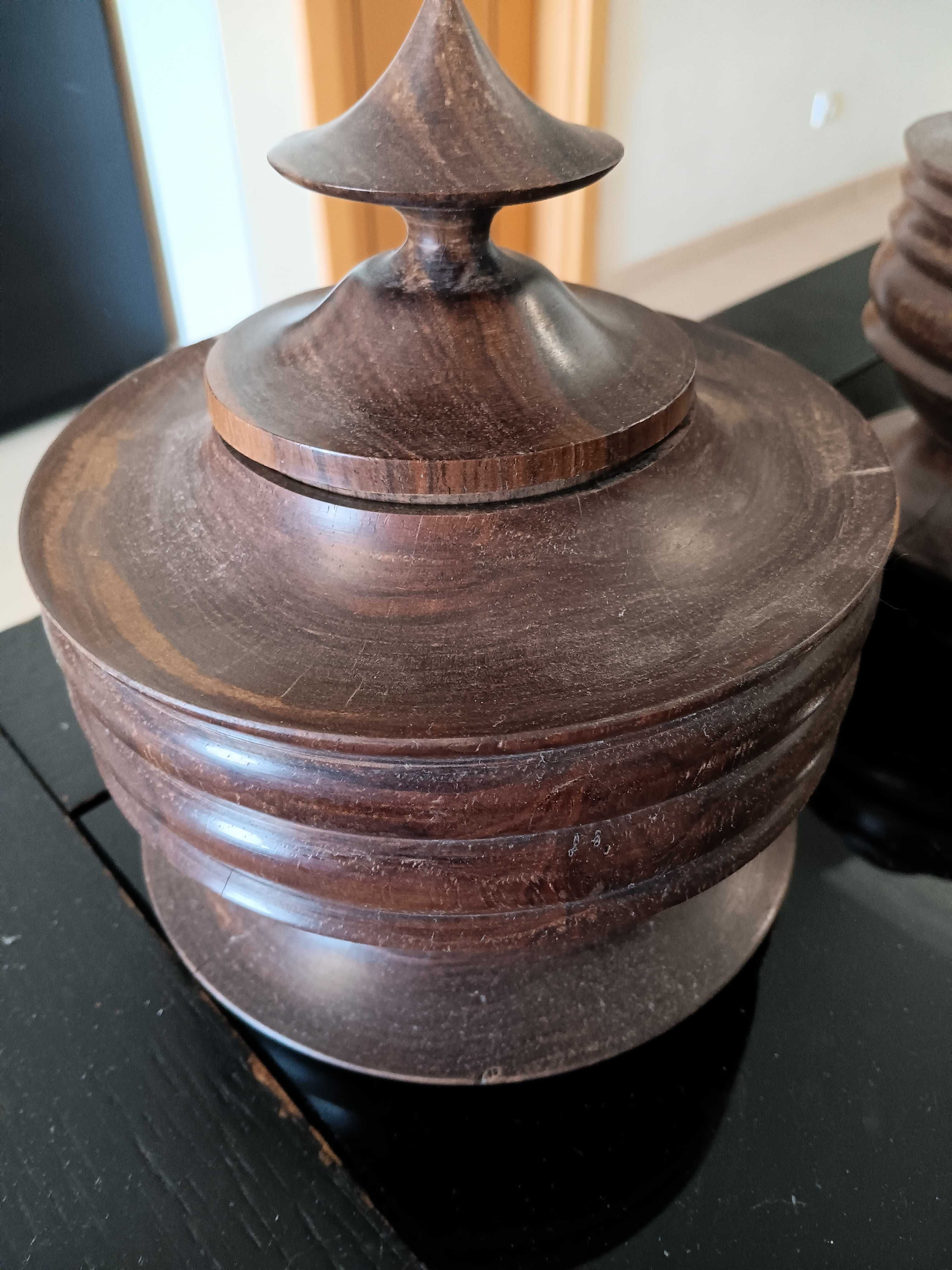 Pote em madeira Moçambique