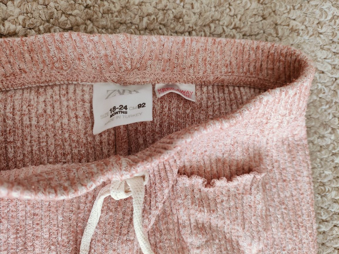 Spodnie legginsy elastyczne prążkowane Zara 92