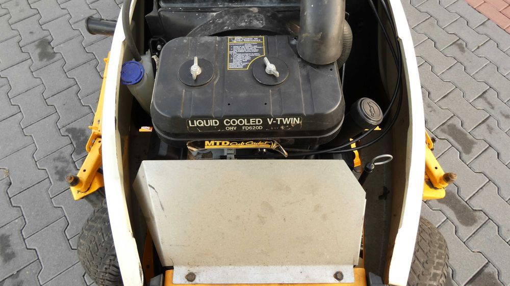 Traktorek kosiarka Cub Cadet 3205 Kawasaki 2 Cylindry (251101.4) Baras
