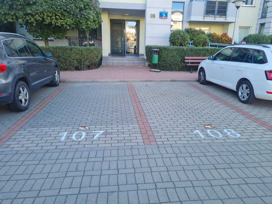 Wynajmę naziemne miejsce postojowe przy Coopera 9b na Bemowie