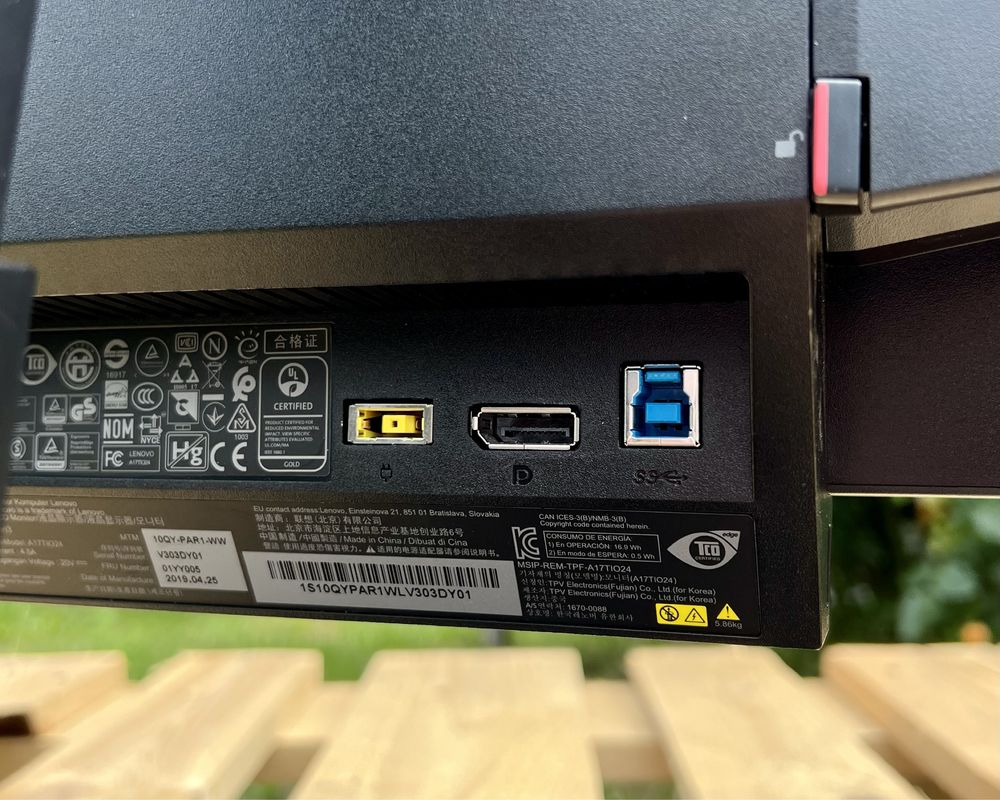 Моноблок Lenovo ThinkCentre TIO 24 G3/Ryzen 3 3200GE/8GB/256GB/24"FHD