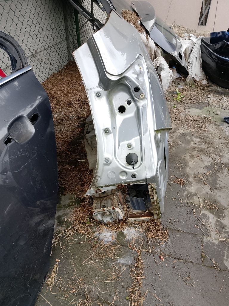 Toyota Auris 2 HB Tylni Prawy Błotnik
