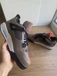 Ténis inspirados nos Jordan 4 Taupe Haze