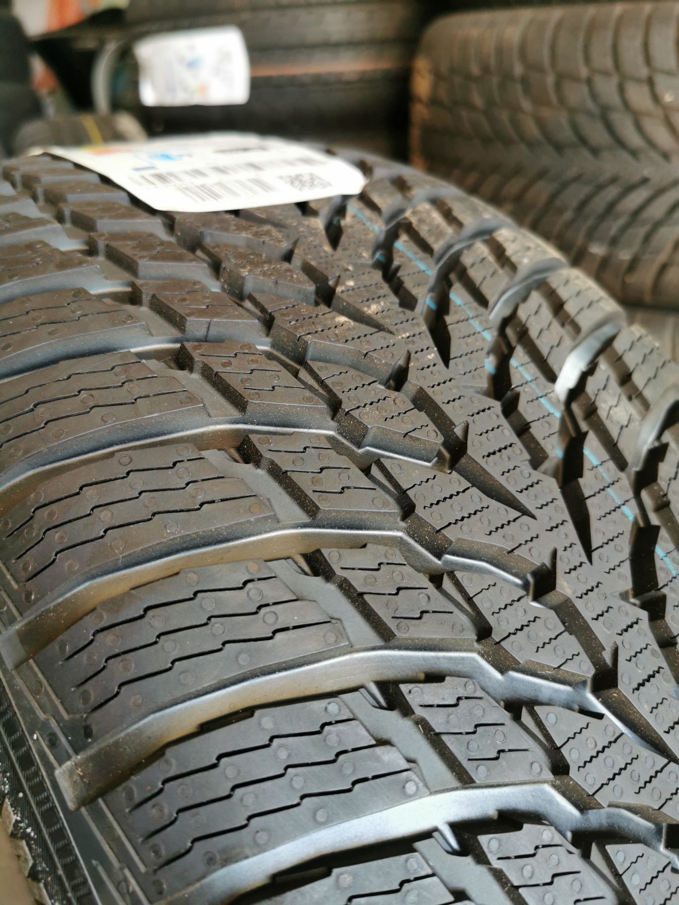 2x Nokian WR snowproof 245 45 r18 100V XL