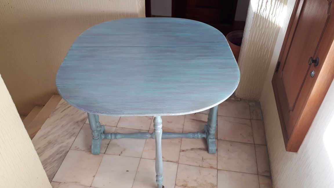 Mesa de abas antiga, mas remodeladaa