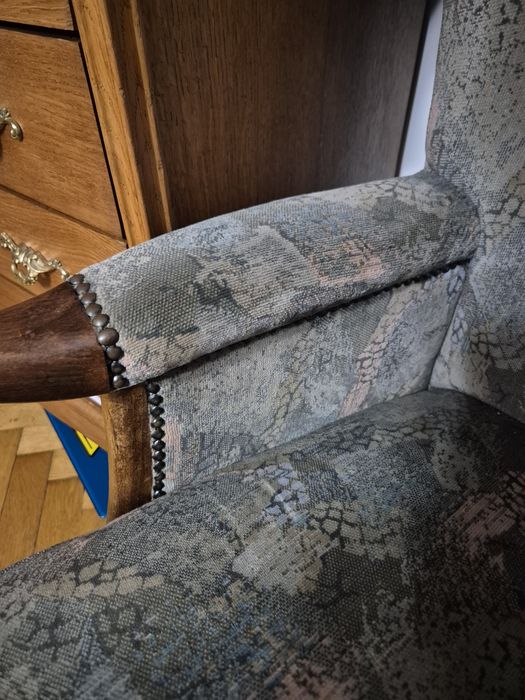 Fotele uszak na nogach ludwikowskich