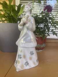 Porcelana figurka dziewczyna w stroju ludowym Wołyń Połonne CCCP