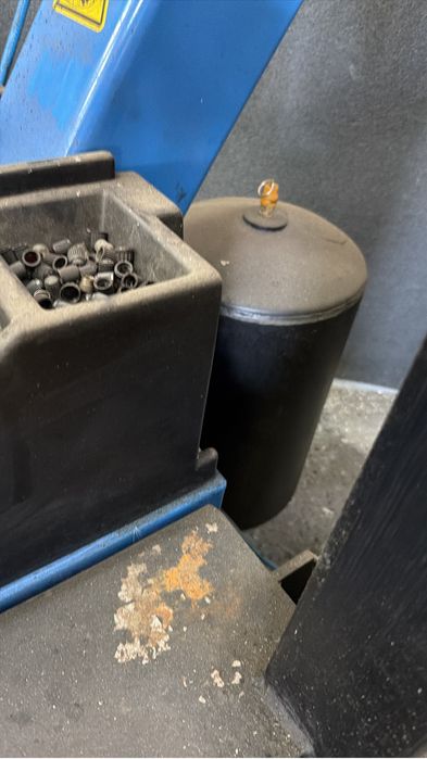 Montażownica do opon z ramieniem pomocniczym  jak nowa