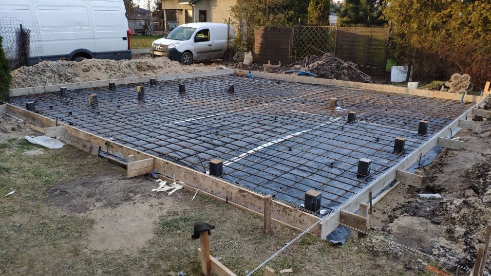Wylewka betonowa garaż blaszak domek letniskowy fundament stopy beton