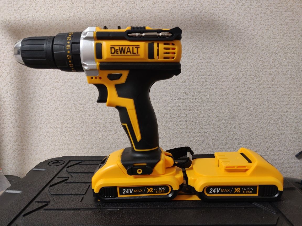 Шуруповерт акумуляторний DeWalt DCD791  24v/6.0 Ah