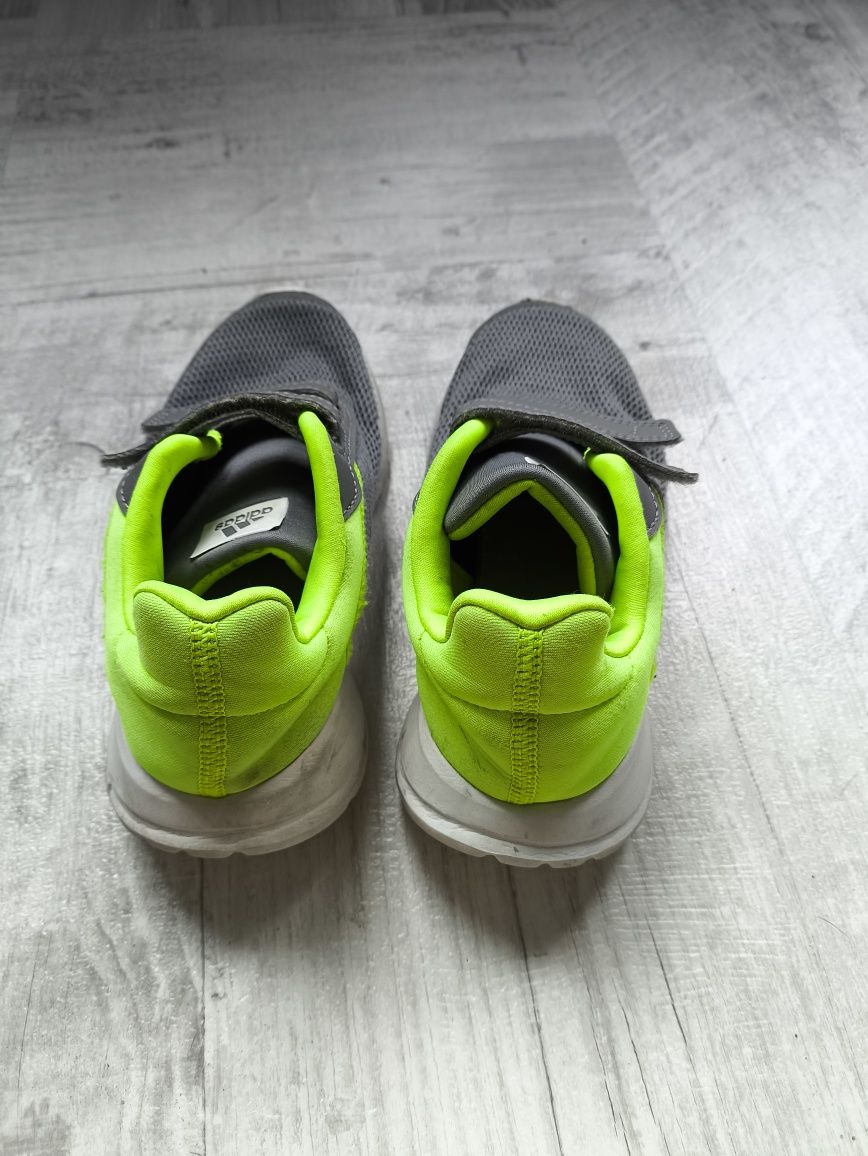 Adidasy rozm. 32 lekkie biała podeszwa