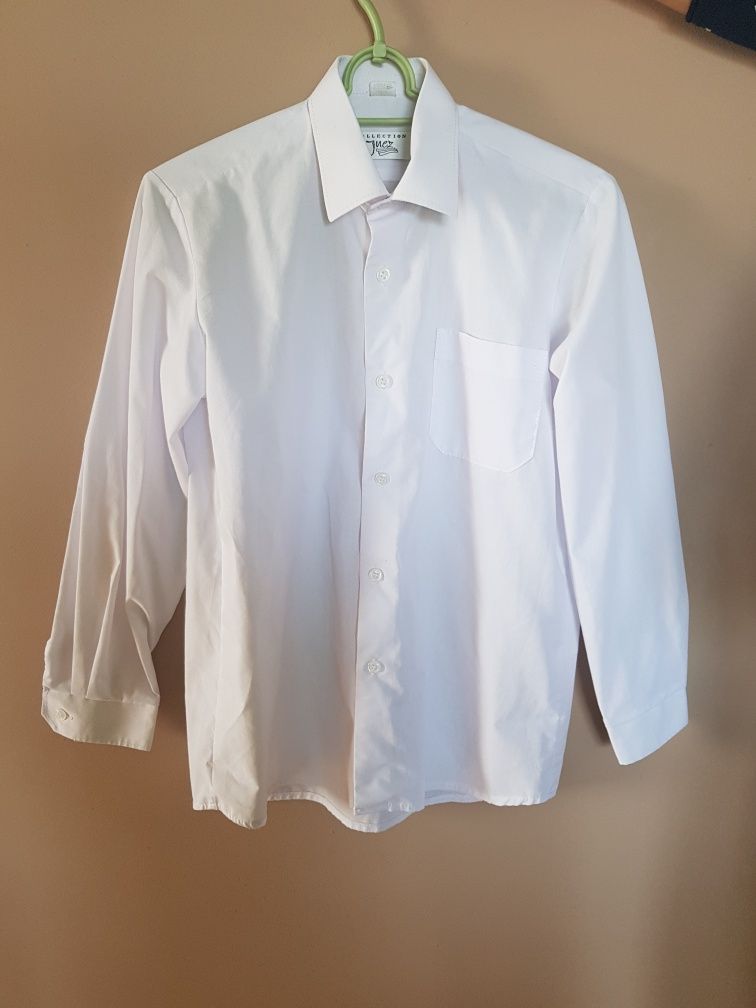 Koszula biała gładka elegancka 140 / 146 chłopięce na guziki