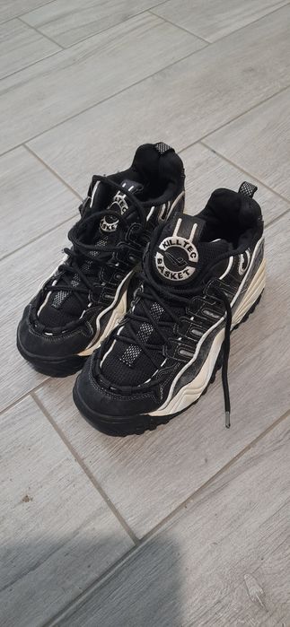 Кросівки 40 - 41 р