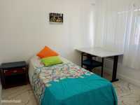 384938 - Quarto com cama de solteiro em...