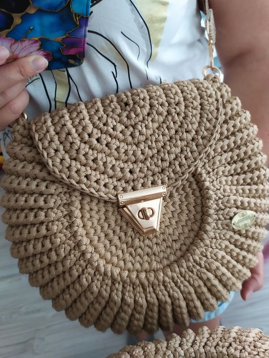 Torebka z klapką ze sznurka szydełkowa rękodzieło