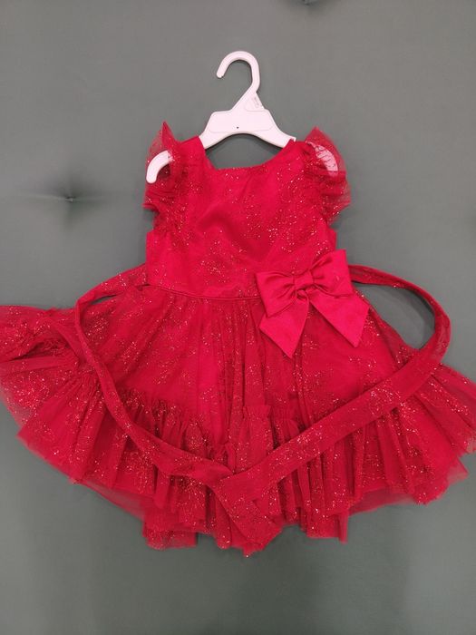 Дитяча святкова сукня.