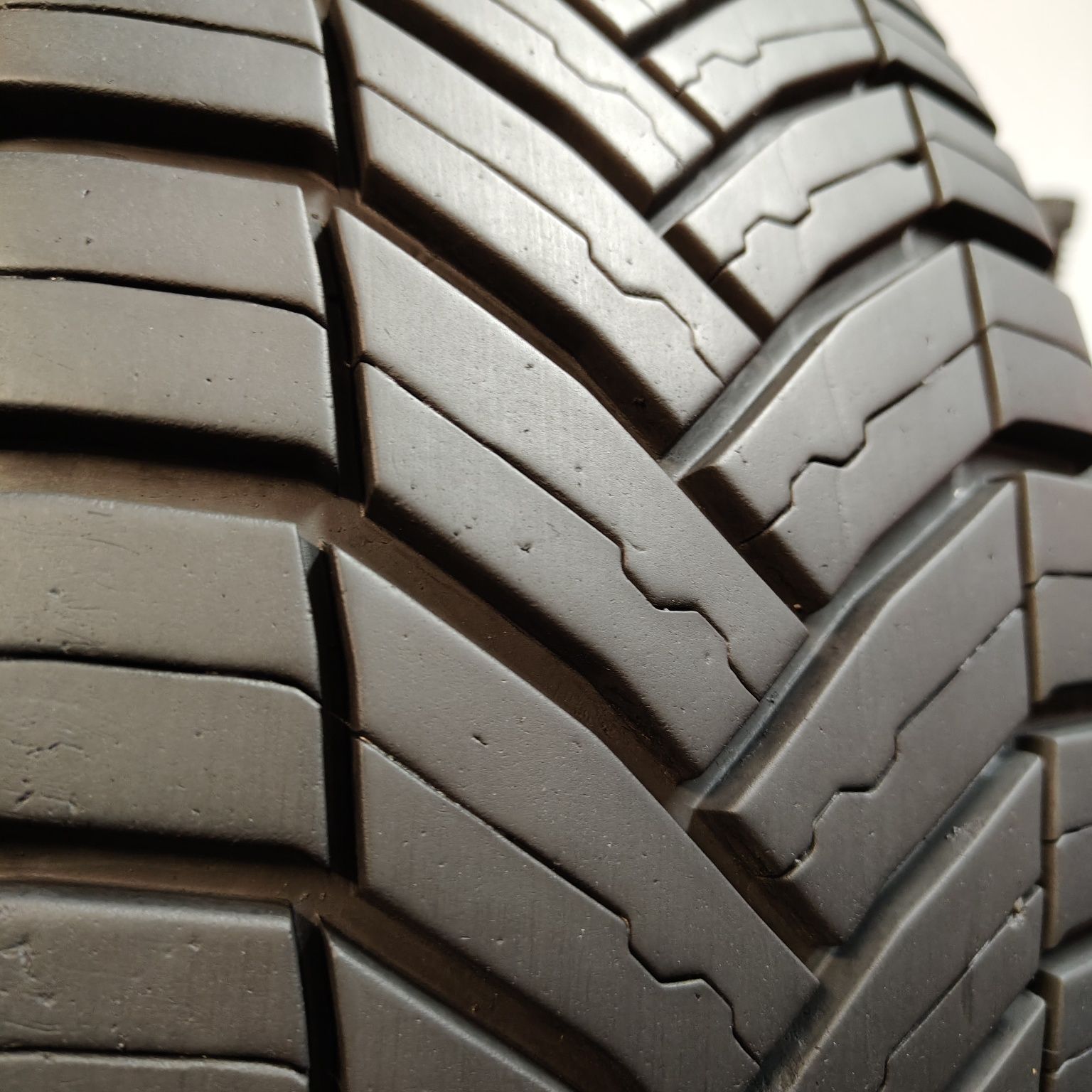 225/75/16 C Sprzedam parę opon całorocznych Michelin