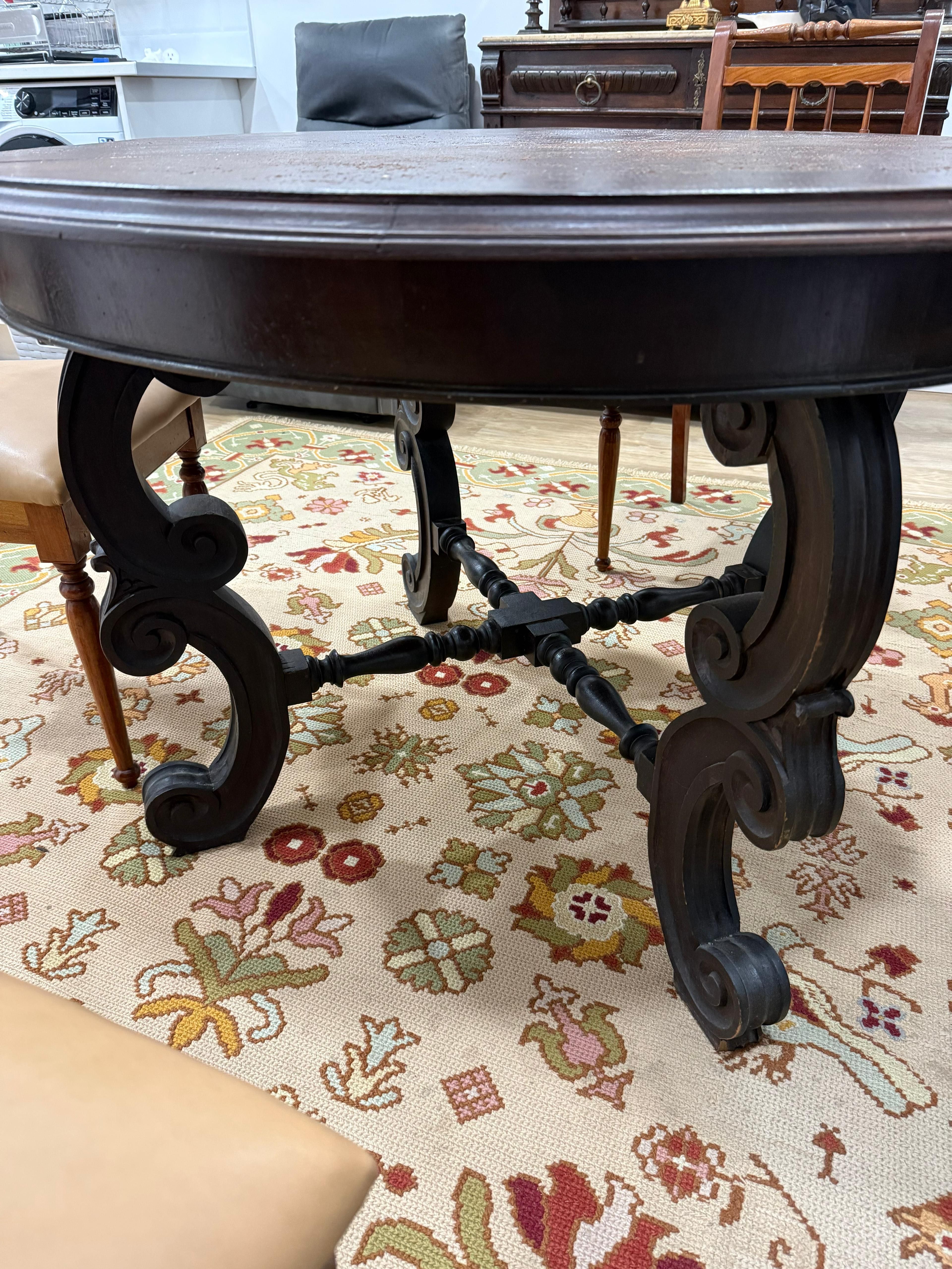 Mesa de madeira maciça com 4 cadeiras