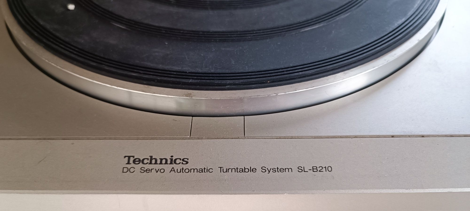 Gramofon Technics SL-B210