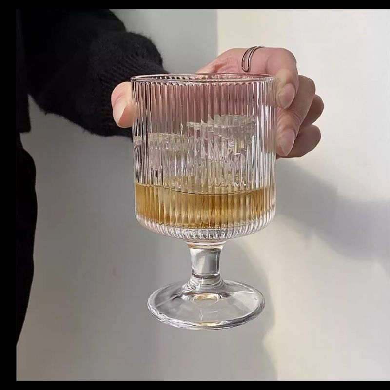 Zestaw 6 szklanek na nóżce do deserów drinków szklanki ryflowane