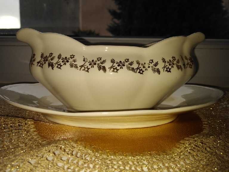 Sosjerka porcelanowa, Chodzież,  vintage, ecru, złoty ornament