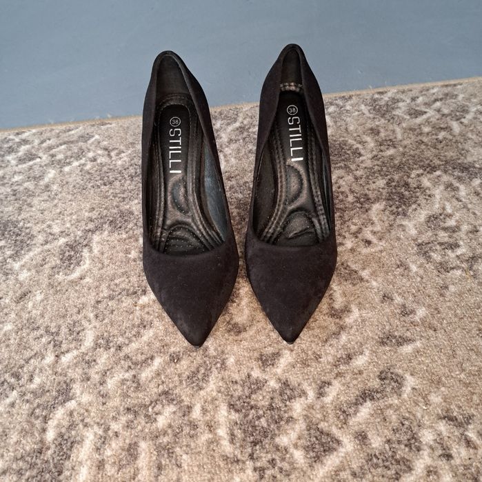 Туфлі лодочки на підборах