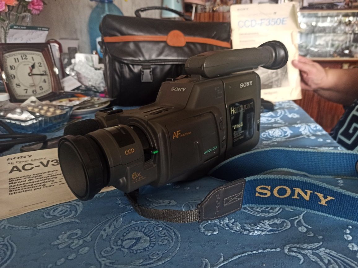 Продаю вінтажну відеокамеру Sony HANDYCAM, 8мм касеті