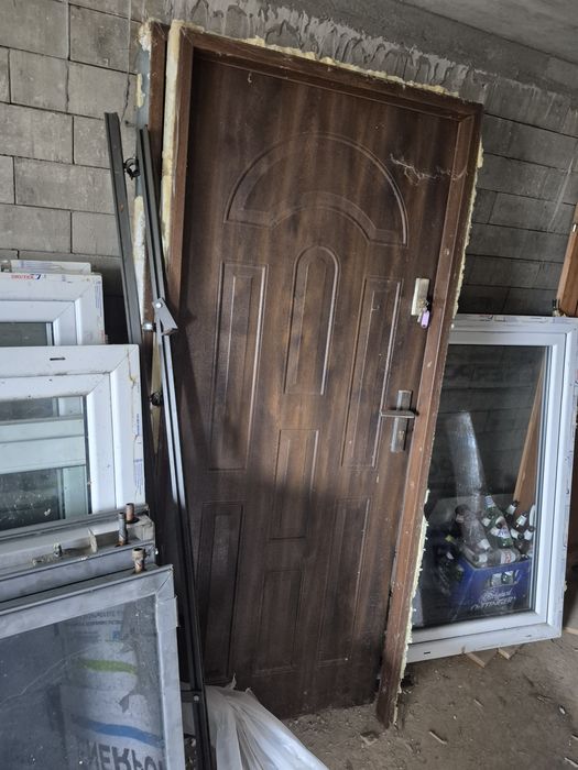 Drzwi zewnętrzne używane