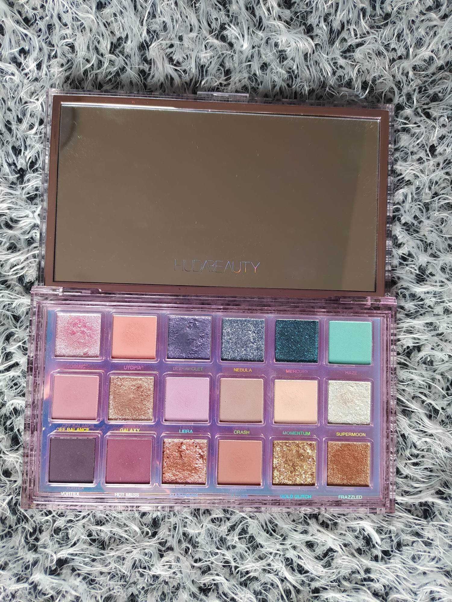 Huda Beauty Mercury Retrograde paleta cieni