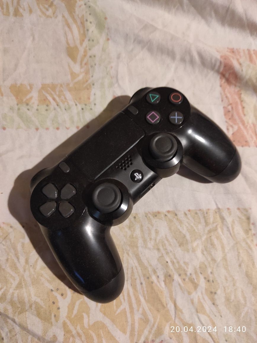 Продам геймпад Dual shock 4.