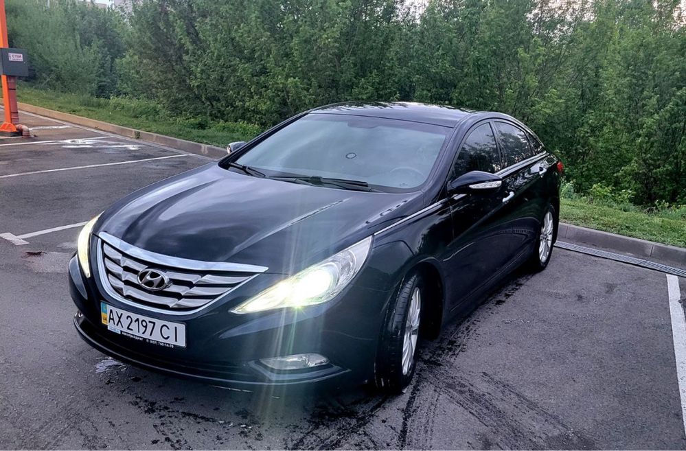 Официальный Hyundai Sonata 2.4 автомат 6 ст , авто с салона в семье.